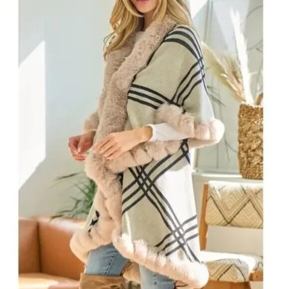 Ivory Plaid Faux Fur Trim Mob Wife Poncho BOHO Layered Cape Coat Size S/M - Picture 3 of 10